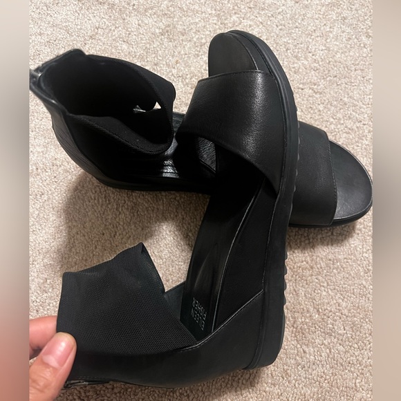 EILEEN FISHER BLACK WEDGE SANDALS Sz 7.5 - Picture 3 of 6